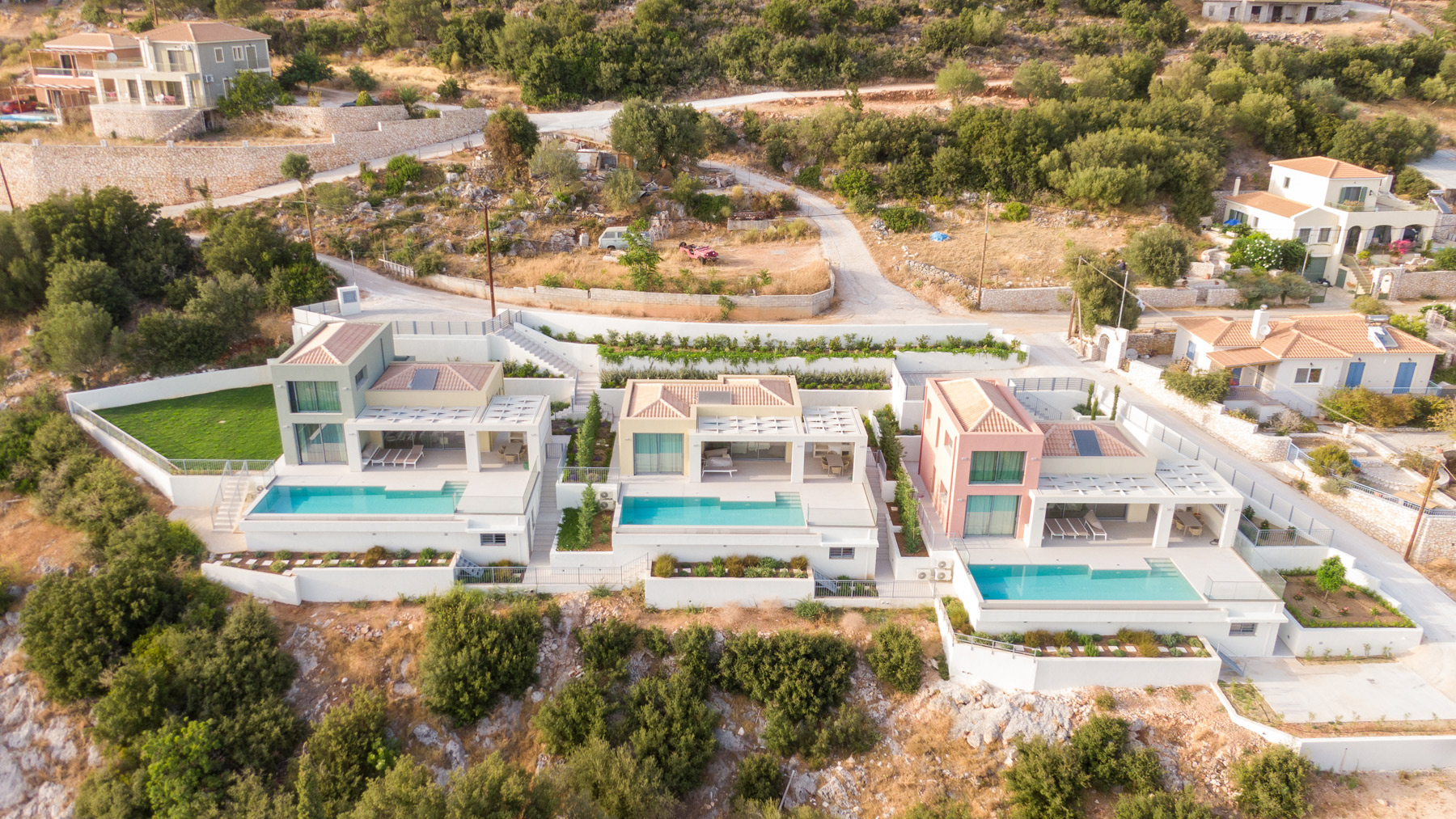 Complex of three luxury villas in Vlachata